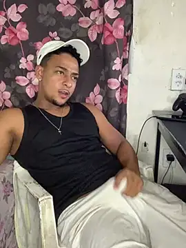 Snapshot of outropirocudo chatting on 07-23-26, 04:43 outropirocudo online show from 07-23-26, 04:43