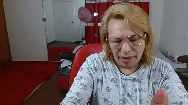 Snapshot of krystal_thomson chatting on 09-24-25, 03:07 krystal thomson online show from 09-24-25, 03:07