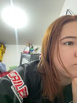 Mia foxx  online show from 12-21-25, 09:15