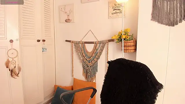 anaruiz  online show from 11-18-25, 09:18