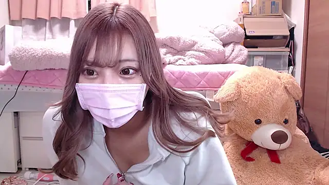 Snapshot of _chanMOMO_ chatting on 12-18-24, 10:51 chanMOMO online show from 12-18-24, 10:51