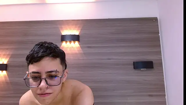 Snapshot of Cutie_Shy_ chatting on 03-05-25, 04:57 Cutie Shy online show from 03-05-25, 04:57