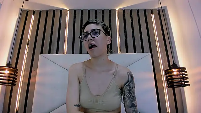 Cutie Shy  online show from 02-10-26, 05:45