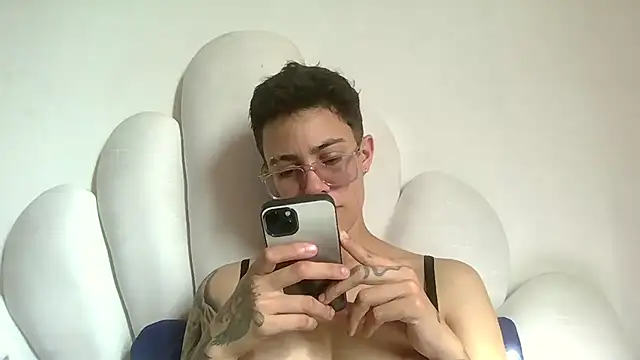 Cutie Shy  online show from 07-06-26, 01:29