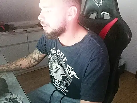 Snapshot of prezydentcam chatting on 04-09-26, 04:35 prezydentcam online show from 04-09-26, 04:35