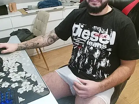 Snapshot of prezydentcam chatting on 02-08-26, 06:27 prezydentcam online show from 02-08-26, 06:27