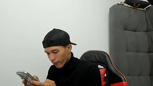 Snapshot of TommyGun_22 chatting on 02-08-26, 12:41 TommyGun 22 online show from 02-08-26, 12:41