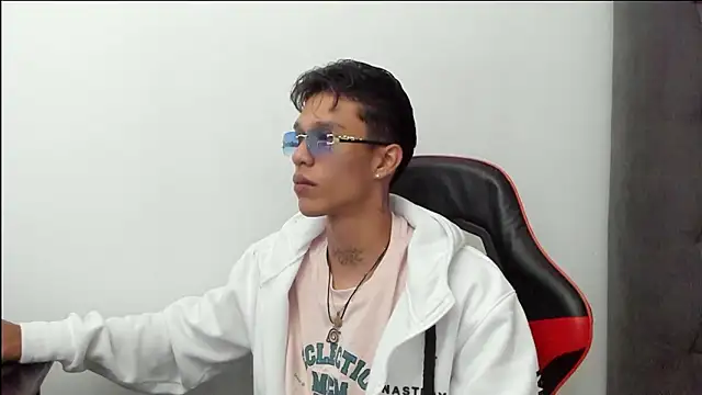 Snapshot of TommyGun_22 chatting on 03-14-26, 01:50 TommyGun 22 online show from 03-14-26, 01:50