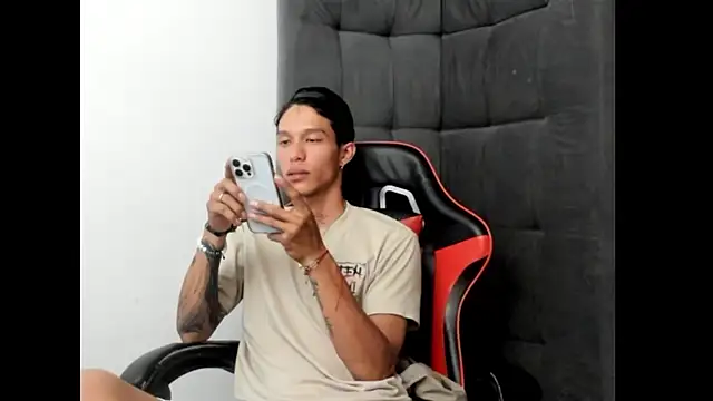 Snapshot of TommyGun_22 chatting on 02-19-26, 01:02 TommyGun 22 online show from 02-19-26, 01:02