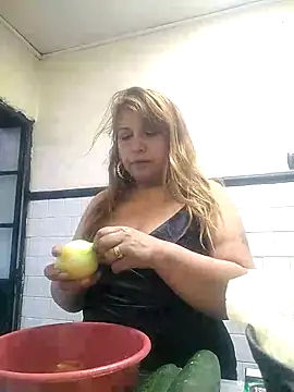 Snapshot of Kazsandraa chatting on 09-20-25, 10:37 Kazsandraa online show from 09-20-25, 10:37