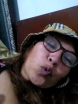 Snapshot of Kazsandraa chatting on 02-19-25, 04:12 Kazsandraa online show from 02-19-25, 04:12