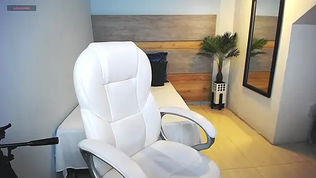 liseth fox online show from 02-05-25, 01:26