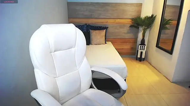 liseth fox online show from 02-25-25, 01:20