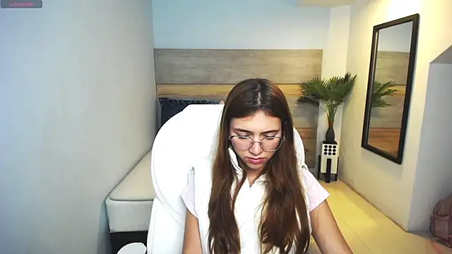 liseth fox online show from 02-21-25, 07:54