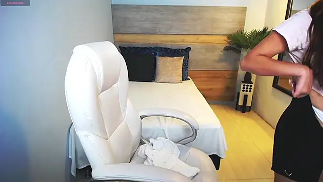 liseth fox online show from 02-27-25, 02:35