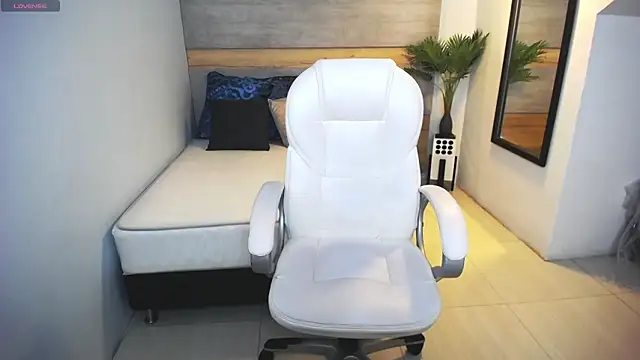 liseth fox online show from 02-18-25, 07:30