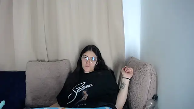 lessliee22  online show from 04-03-26, 05:47