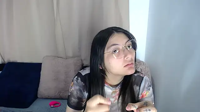 lessliee22  online show from 03-18-26, 05:54