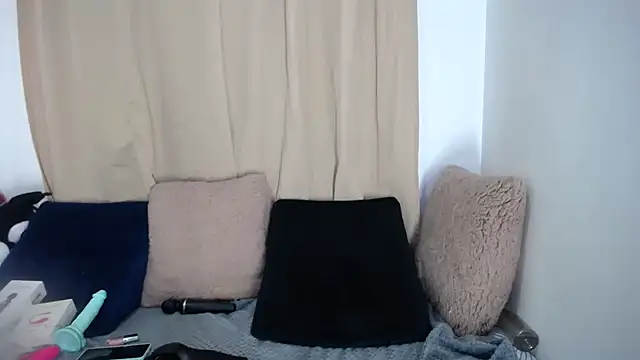 lessliee22  online show from 04-13-26, 09:13