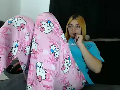 lessliee22  online show from 03-03-25, 02:22