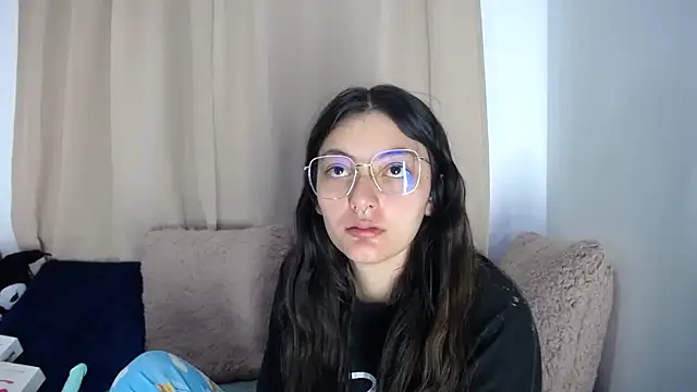 lessliee22  online show from 04-04-26, 07:48