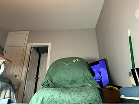 ChiRaqb8 online show from 11-02-25, 10:31