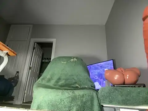 ChiRaqb8 online show from 03-31-26, 08:05