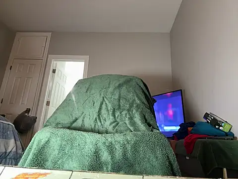 ChiRaqb8 online show from 04-08-26, 07:21