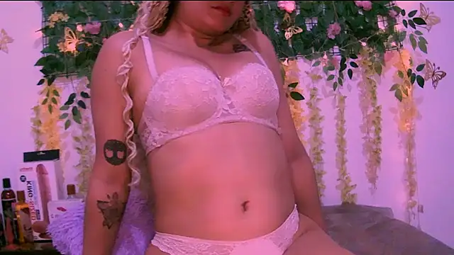 Crysrus online show from 12-18-25, 01:11