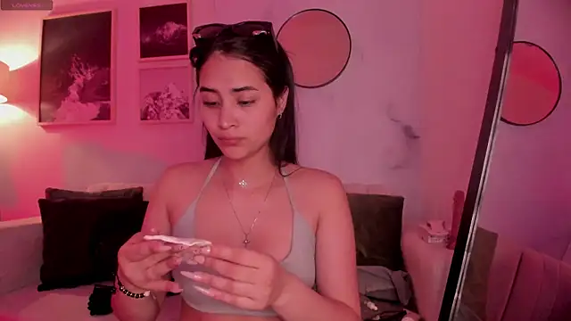 lara madisson online show from 09-30-25, 05:24