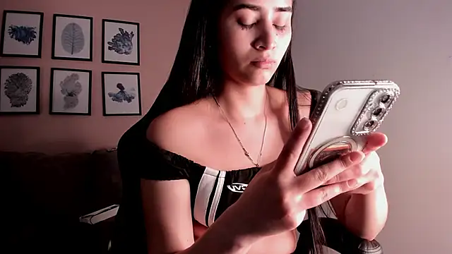 lara madisson online show from 10-31-25, 08:05