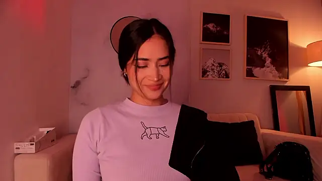 Snapshot of lara_madisson chatting on 02-17-26, 06:00 lara madisson online show from 02-17-26, 06:00