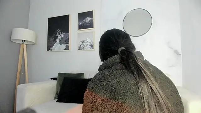 lara madisson online show from 09-19-25, 05:33