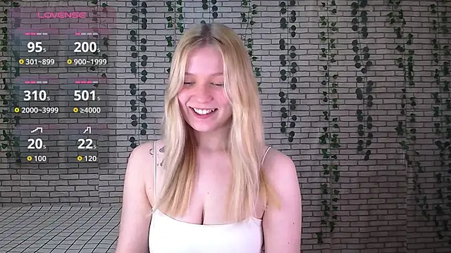 Snapshot of EmiliaDuchess chatting on 10-11-25, 11:44 EmiliaDuchess online show from 10-11-25, 11:44