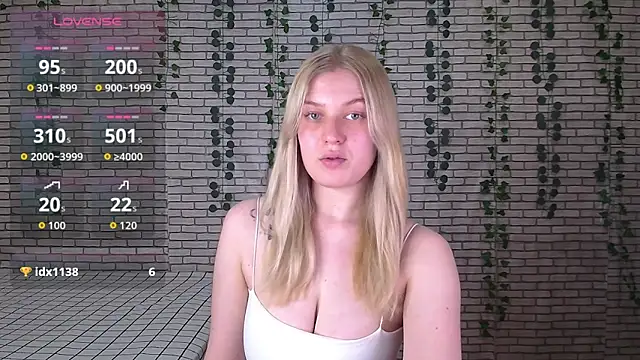 Snapshot of EmiliaDuchess chatting on 10-15-25, 10:12 EmiliaDuchess online show from 10-15-25, 10:12