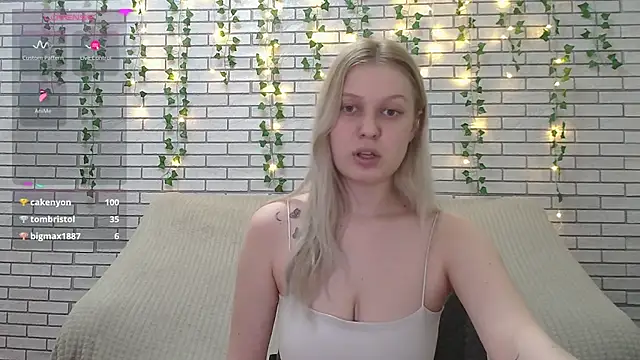 Snapshot of EmiliaDuchess chatting on 02-13-25, 01:05 EmiliaDuchess online show from 02-13-25, 01:05