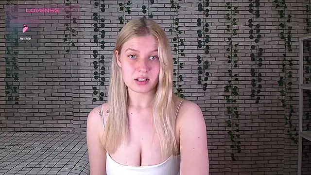 Snapshot of EmiliaDuchess chatting on 09-30-25, 10:32 EmiliaDuchess online show from 09-30-25, 10:32