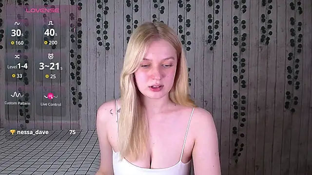 Snapshot of EmiliaDuchess chatting on 10-23-25, 12:59 EmiliaDuchess online show from 10-23-25, 12:59