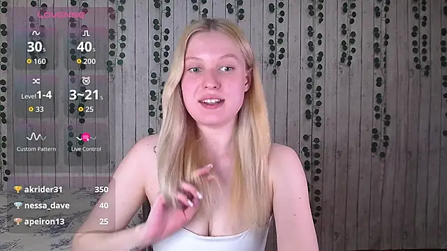 EmiliaDuchess online show from 11-22-25, 04:28