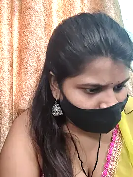 Snapshot of Hotty-simran chatting on 09-09-25, 04:44 Hotty-simran online show from 09-09-25, 04:44