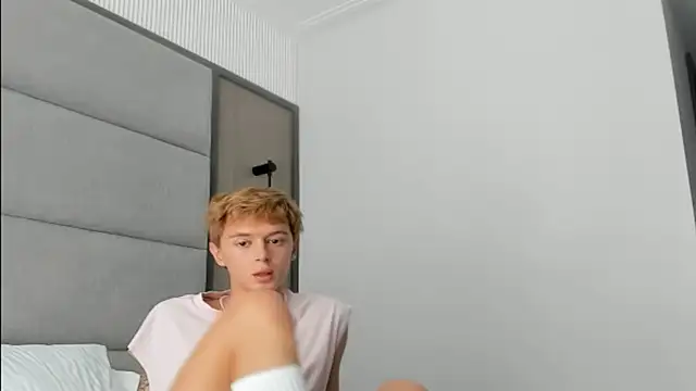 agelandreww online show from 07-18-26, 12:47