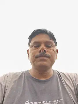Snapshot of Srmotrs chatting on 06-19-26, 11:49 Srmotrs online show from 06-19-26, 11:49