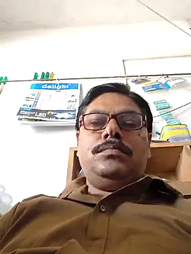 Snapshot of Srmotrs chatting on 06-02-26, 05:40 Srmotrs online show from 06-02-26, 05:40