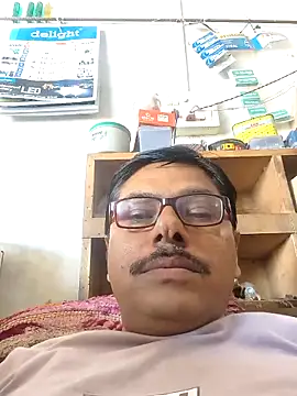 Snapshot of Srmotrs chatting on 05-22-26, 06:33 Srmotrs online show from 05-22-26, 06:33