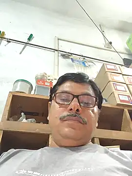 Snapshot of Srmotrs chatting on 06-05-26, 02:34 Srmotrs online show from 06-05-26, 02:34