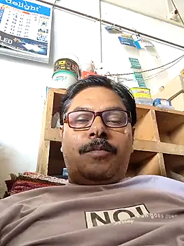 Snapshot of Srmotrs chatting on 06-04-26, 05:12 Srmotrs online show from 06-04-26, 05:12
