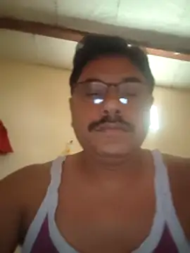 Snapshot of Srmotrs chatting on 04-20-26, 01:52 Srmotrs online show from 04-20-26, 01:52