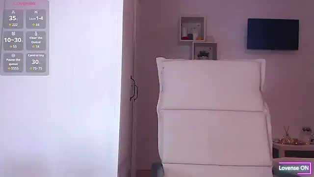 Snapshot of AdeleLovely chatting on 10-13-25, 05:09 AdeleLovely online show from 10-13-25, 05:09