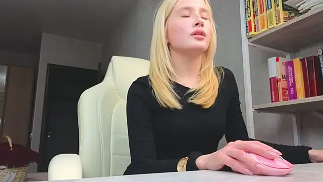 Marietta Castro online show from 11-06-25, 02:21