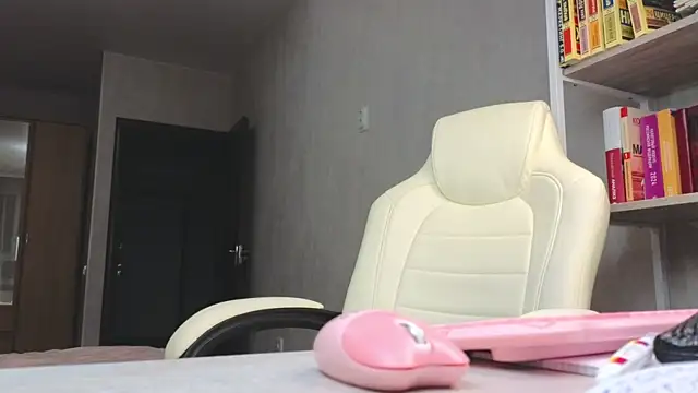 Marietta Castro online show from 11-04-25, 01:37